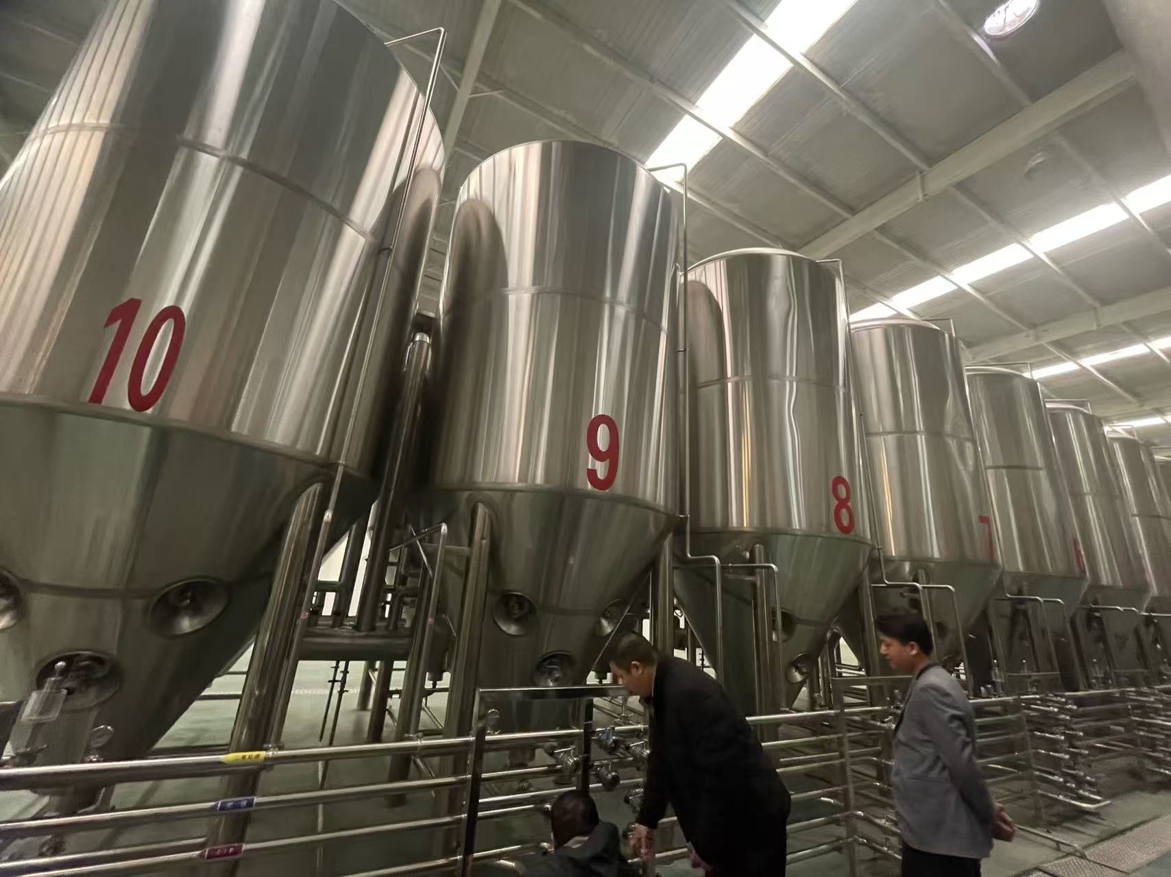 日照精酿啤酒设备厂—平面布置、设备设计、制造、调试、培训等一条龙服务